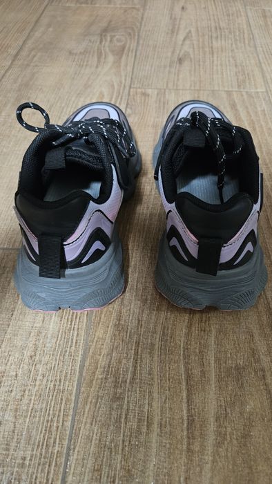 Кросівки на осінь zara