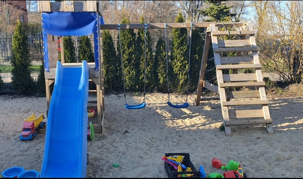 Plac zabaw dla dzieci drewniany