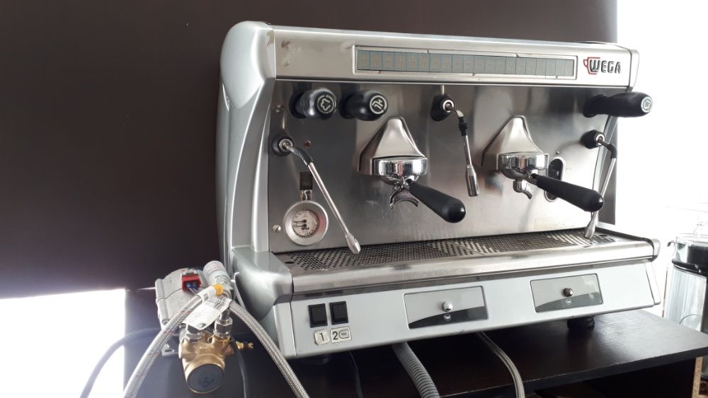 Кофемашина Wega Vella 2GR. Професійна кавомашина.