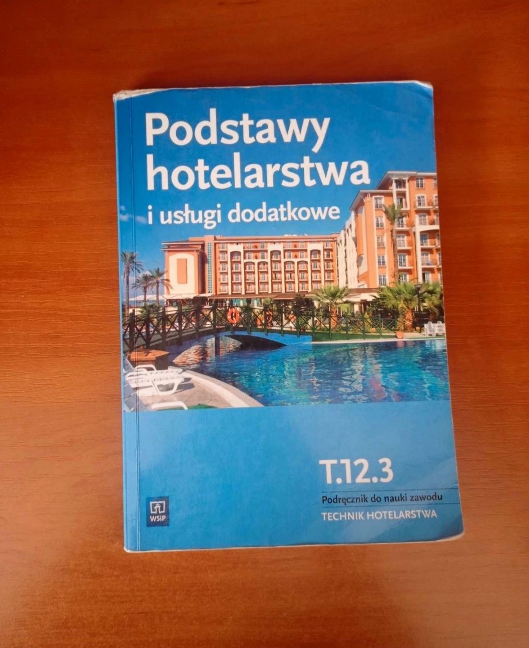 Podręcznik do podstaw hotelarstwa i usług dodatkowych.