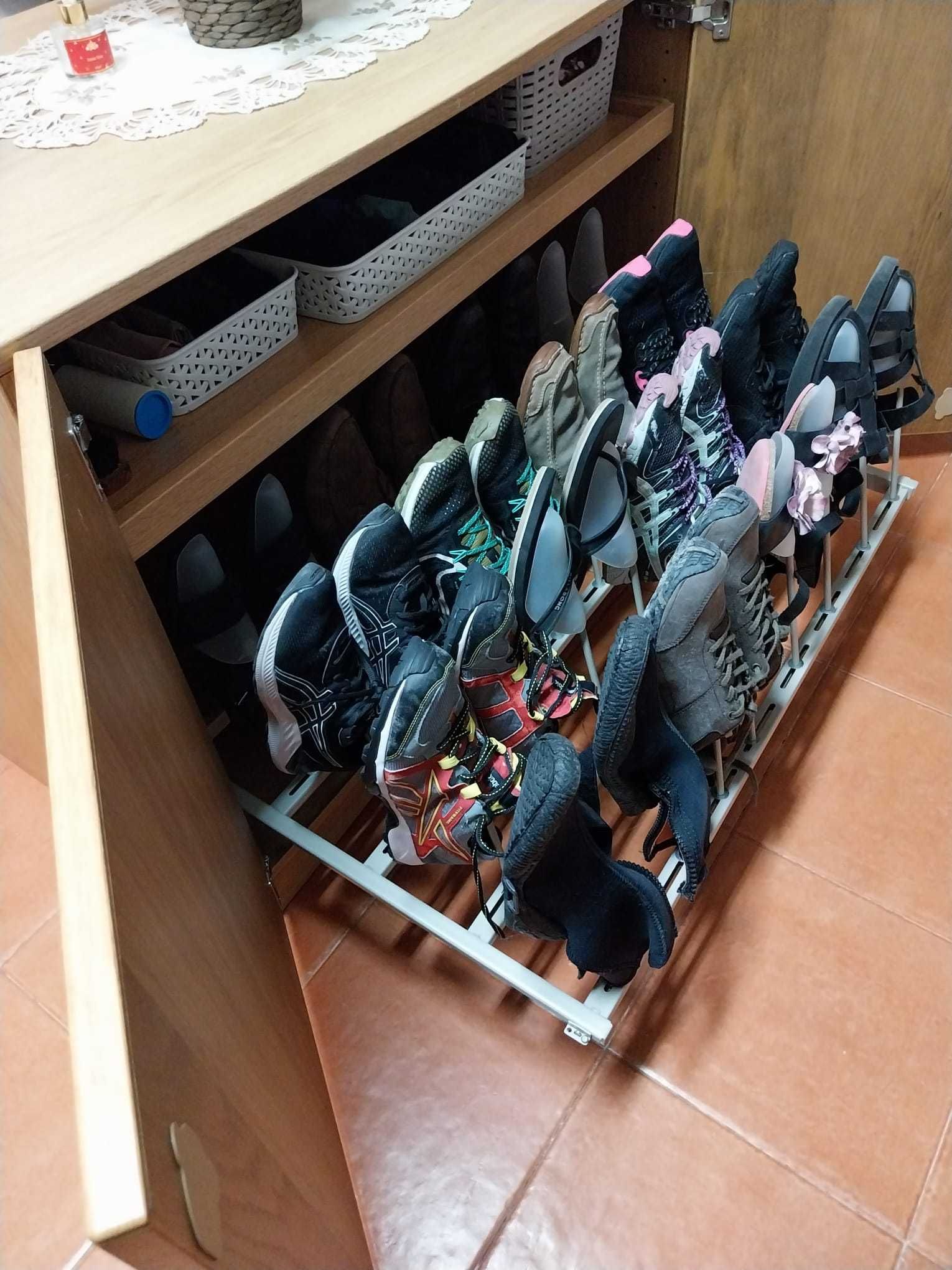 Sapateira para 16 pares de sapatos com prateleira