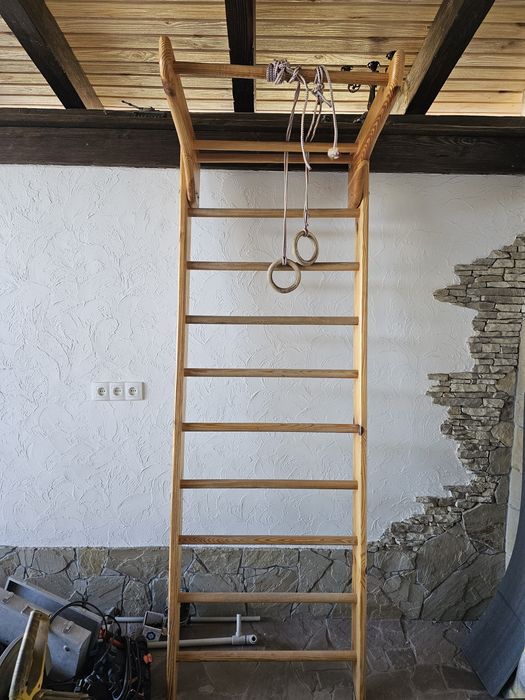 Дитяча дерев'яна драбина Шведська стінка