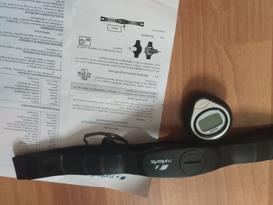 Фитнес браслет Garmin vivofit, датчик с gps Runtastic и шагомер