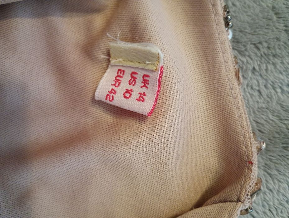 Sukienka z cekinami 42