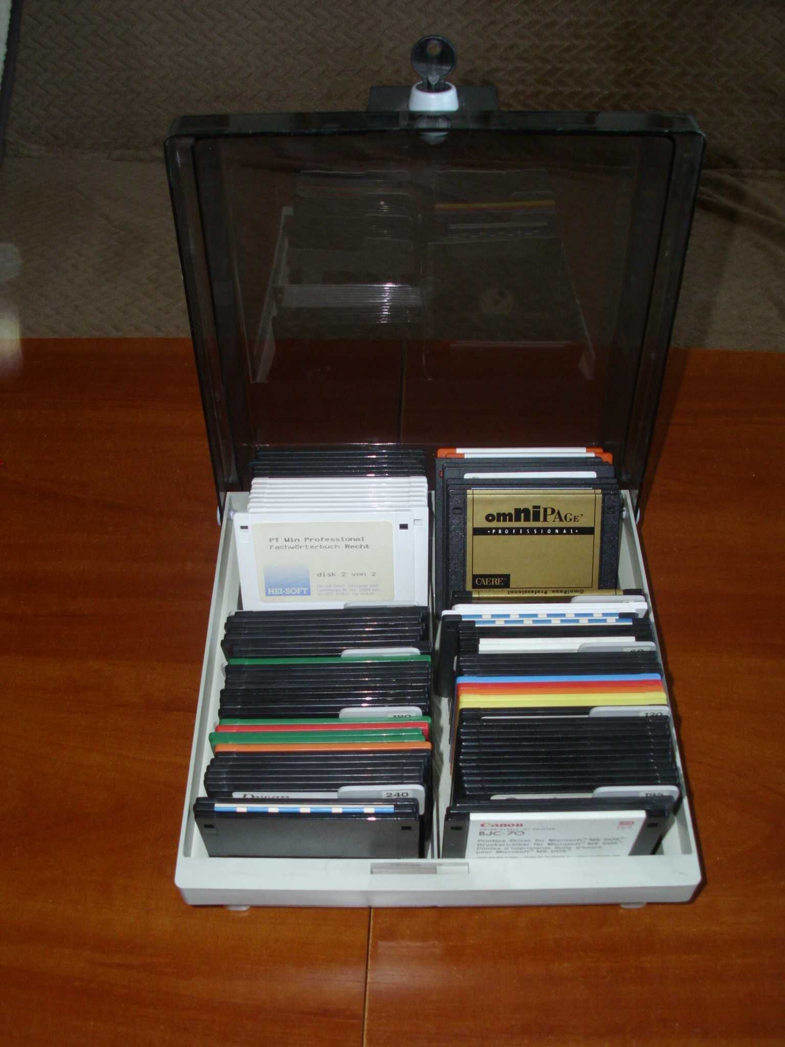 Pudełko,pojemnik,kasetka,etui na dyskietki komputerowe 3,5"