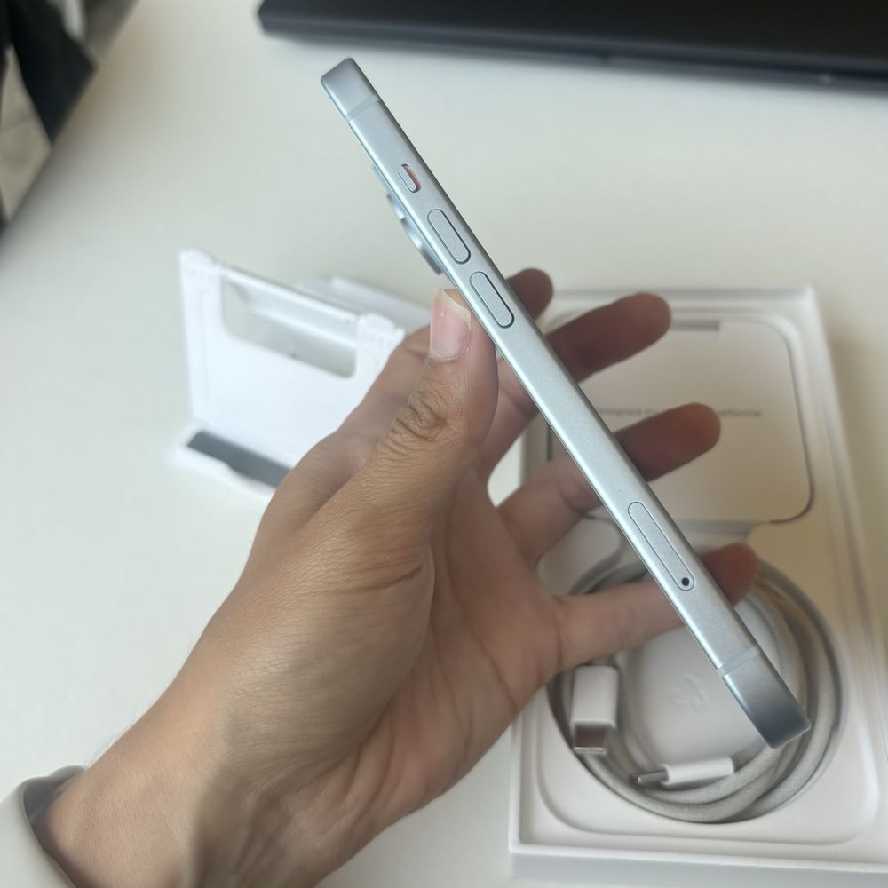 iPhone 15 - 128GB Azul (COMO NOVO)
