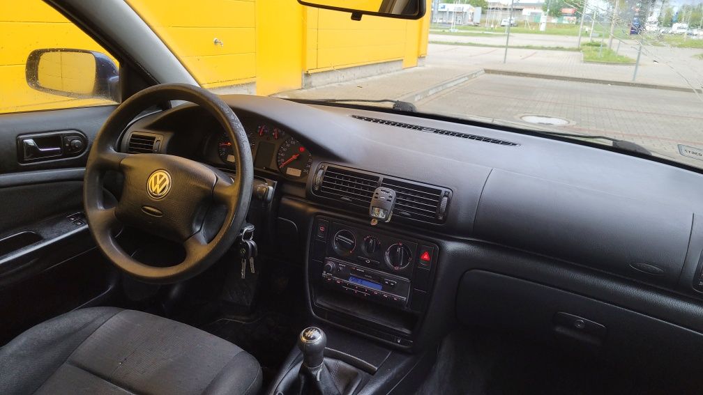 Volkswagen Passat B5 Kombi 1.6 Benzyna 1-właściciel nowe Opony LUBIN
