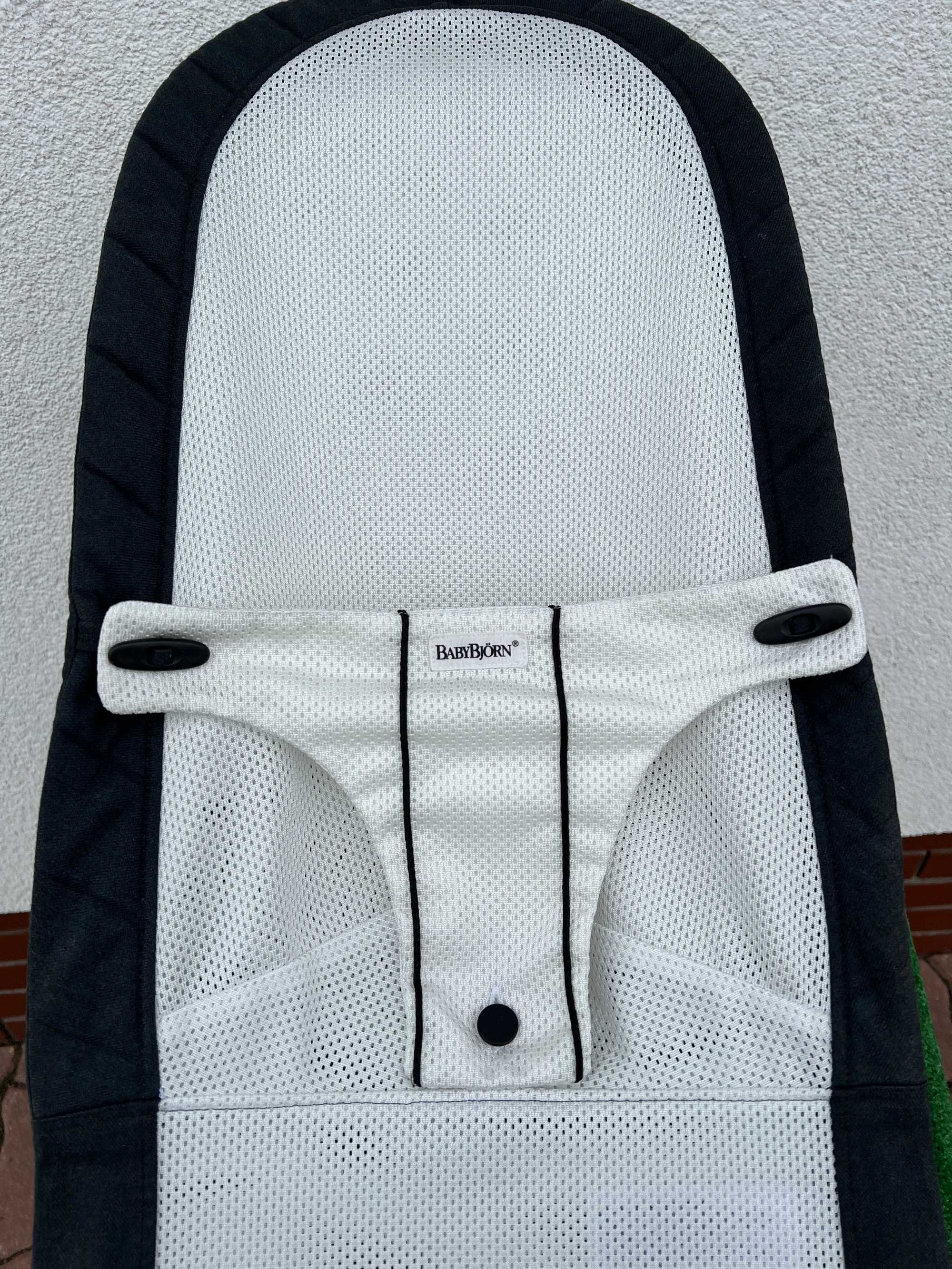 Leżaczek dla dziecka BabyBjorn Mesh