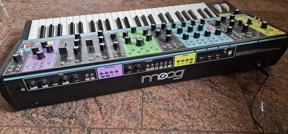 moog matriach syntezator
