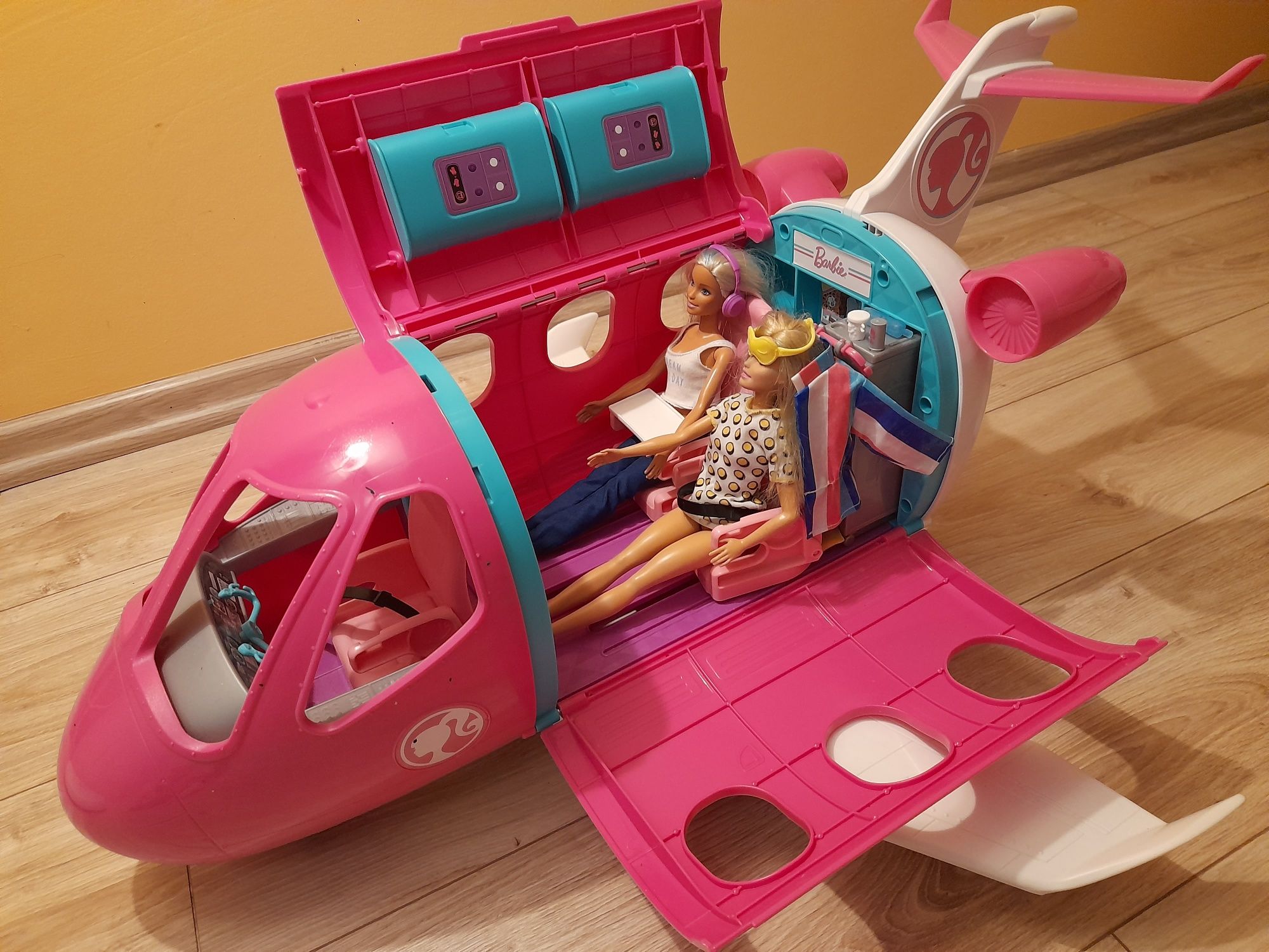 Samolot Barbie, 2 lalki, ubranka i akcesoria
