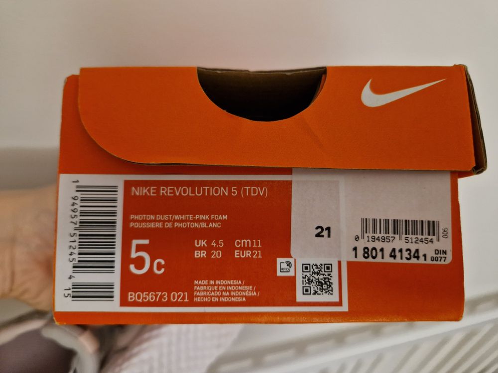 Buty sportowe dzieciece Nike Revolution 5 rozmiar 21 stan bardzo dobry