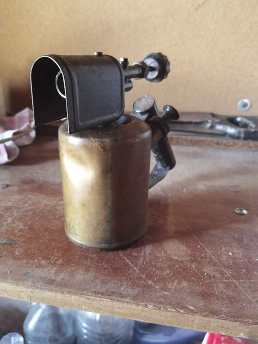 Maçarico antigo a Petróleo