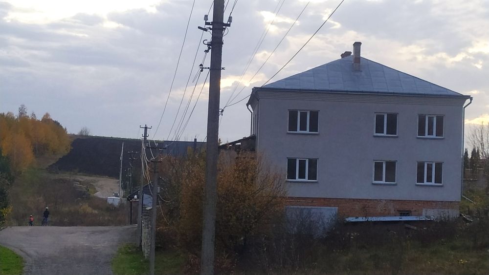 Продам будинок біля спорбази гарний краєвид.Навпроти Галицький ботаніч