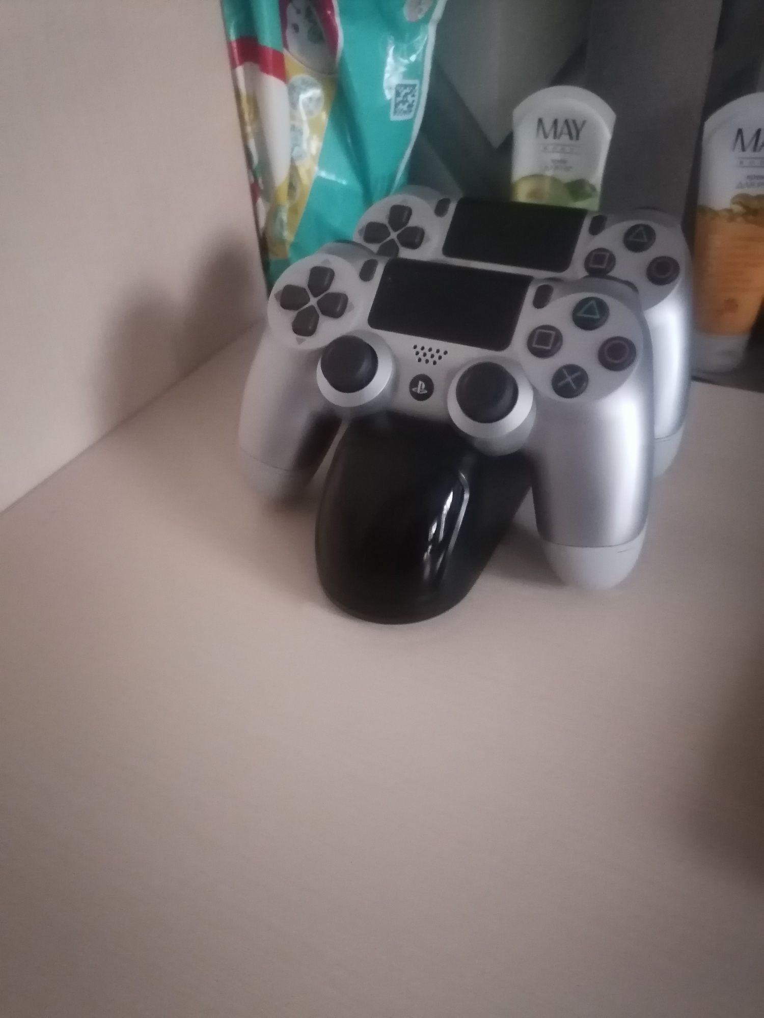 Зарядна станція до гейпадів dualshock PS4