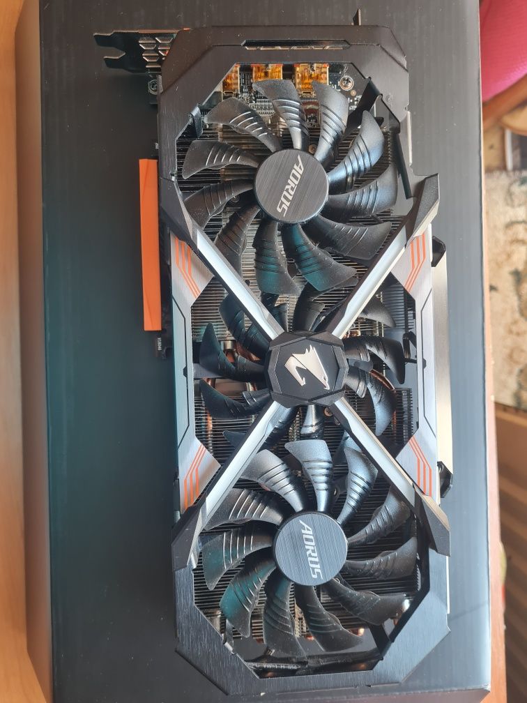 Nvidia RTX 2060 gigabyte aorus 6 gb.