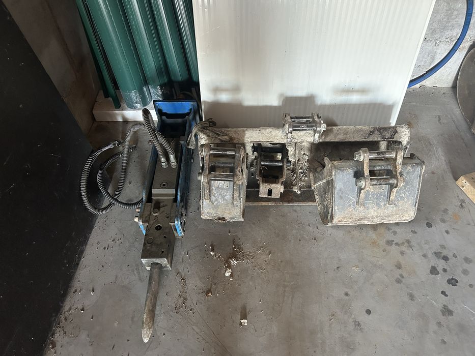 Conjunto baldes e martelo para maquina 1.7 toneladas