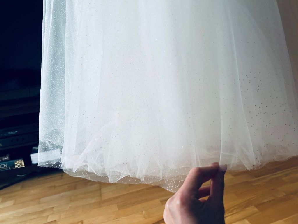 Suknia ślubna szyta z projektu przez salon Scarlett