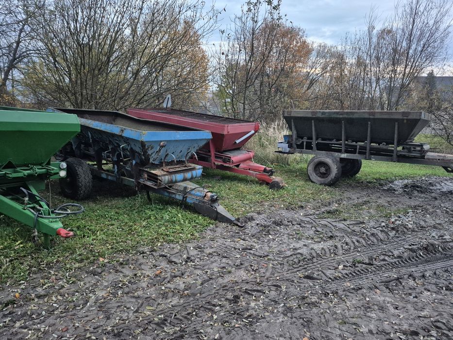 Rozsiewacz wapna rcw 3 piast brzeg pasowy wapniarka