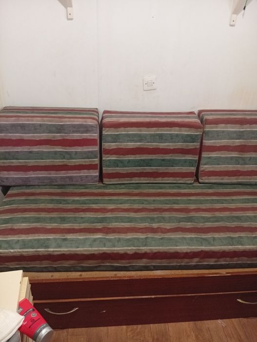 Sofá cama  as capas tira se