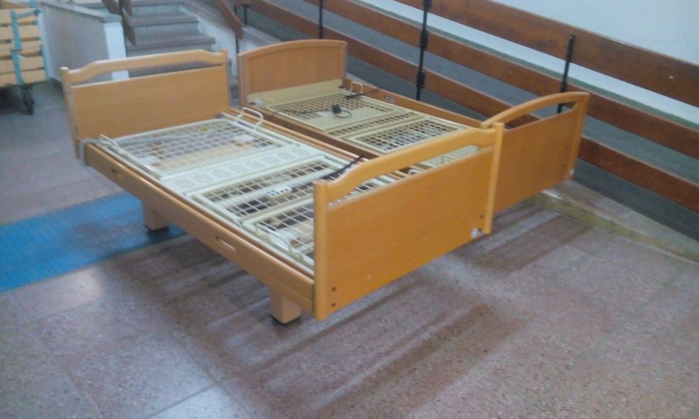 łóżko rehabilitacyjne elektryczne z nowym materacem