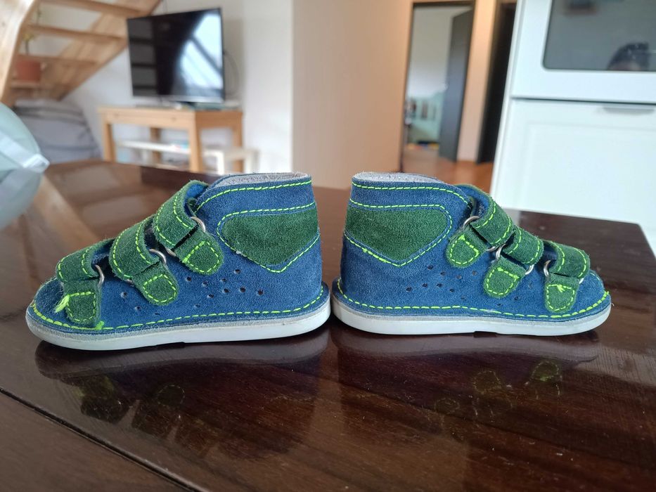 Buciki korekcyjne rozmiar 22