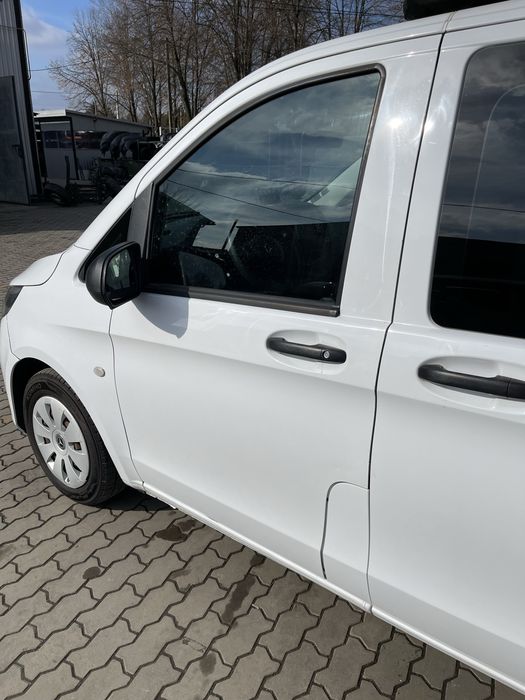 Передні двері білі Mercedes Vito W447 V-Class Viano