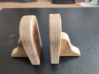 Podpórki drewniane na książki