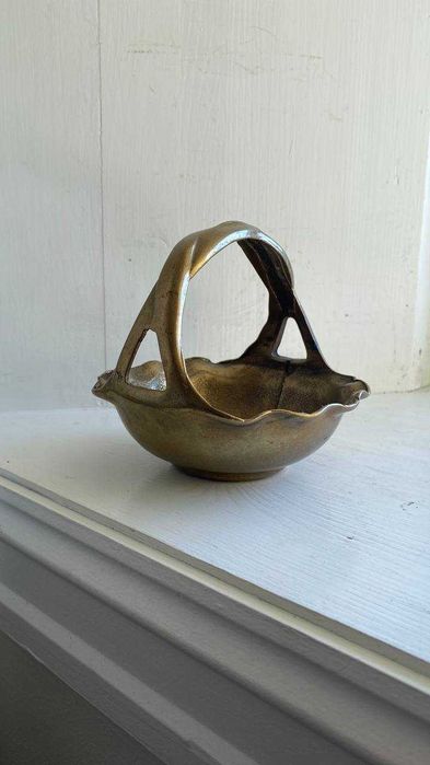 Массивная бронзовая корзинка конфетница