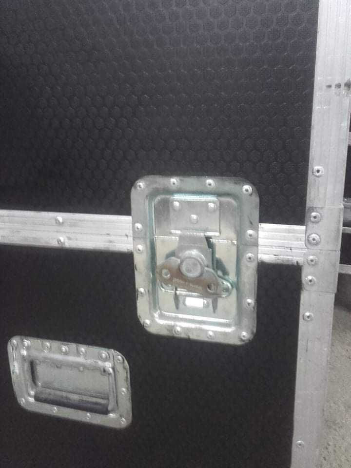 Skrzynia transportowa Case