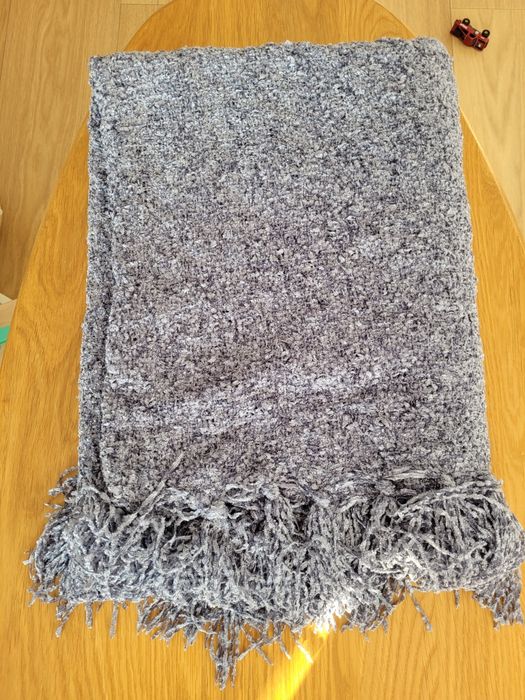 Szary/ grafitowy koc z frędzlami home & you 130 x 170
