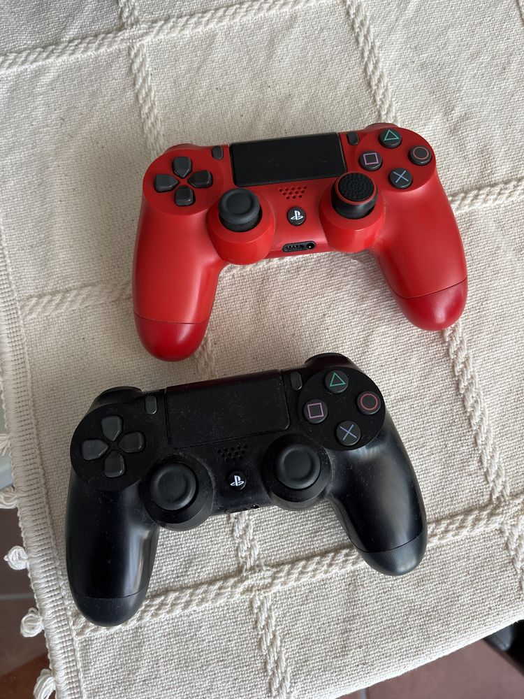 PS4 PRO 1TB + 2 comandos Dualshock + 4 jogos