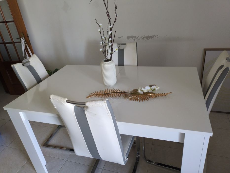 Mesa branca para despachar