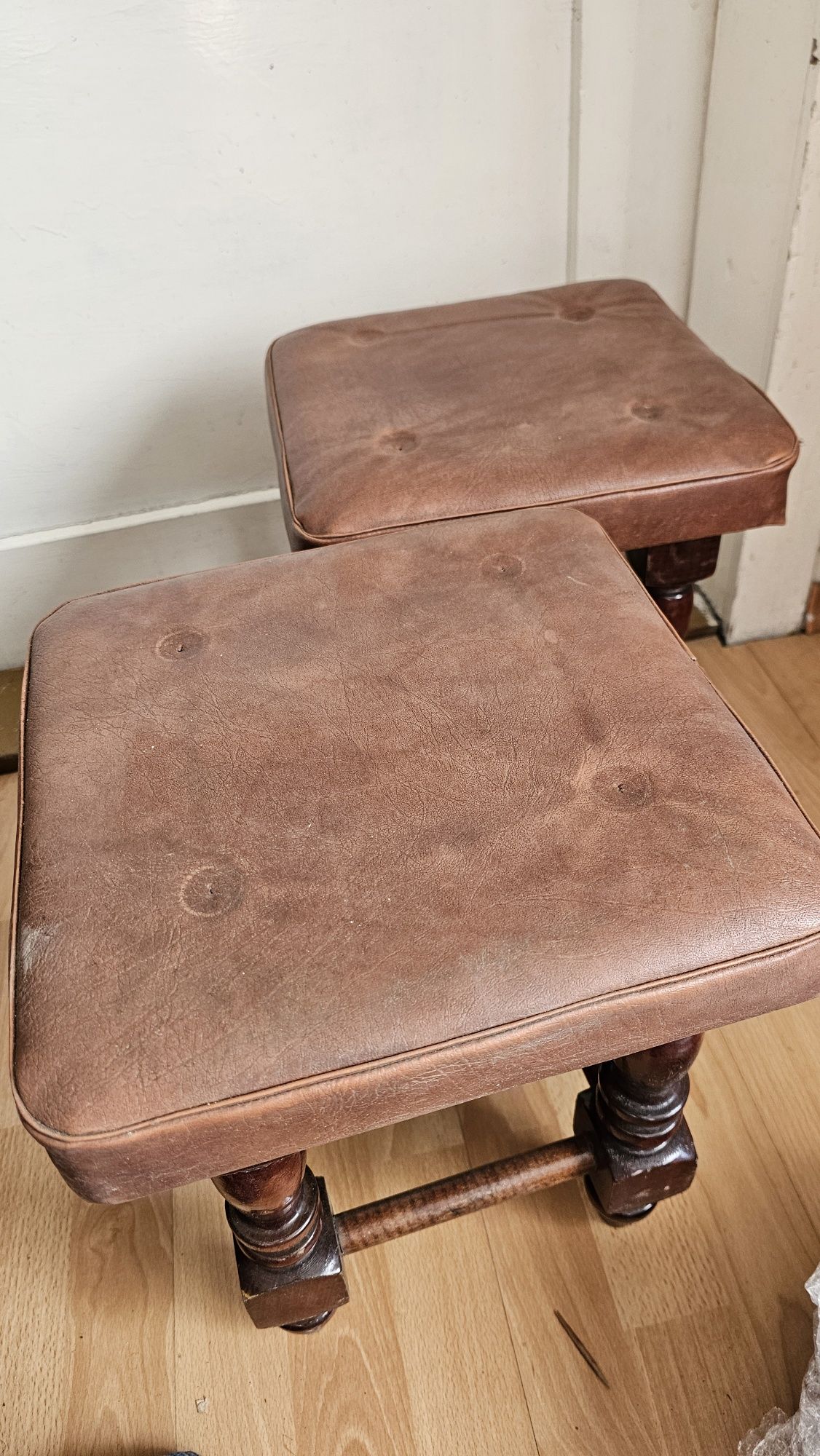Taboret drewniany