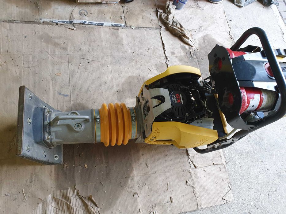 Вібронога. Газова трамбовка Bomag BT 65 G. Вібротрамбовка.