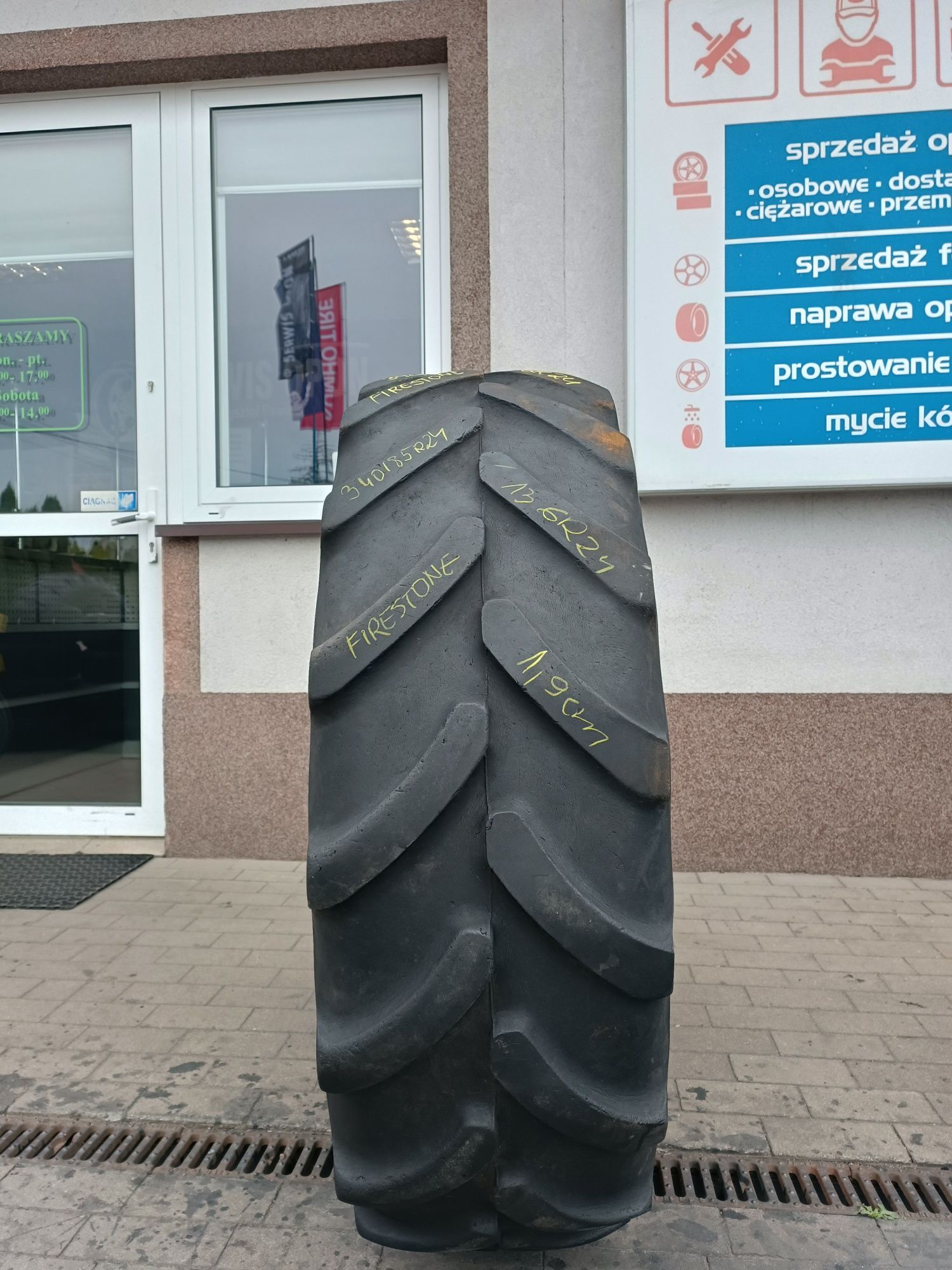 340/85R24 Firestone Performer 85 13.6R24