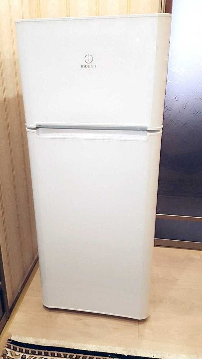 Холодильник " Indesit"