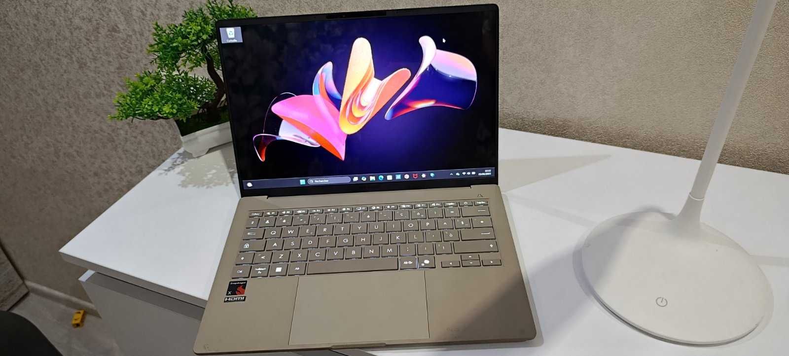 Ai Core X Elite X126100 (=RTX3050) OLED- ASUS ZenBook UX3407QA Iceland