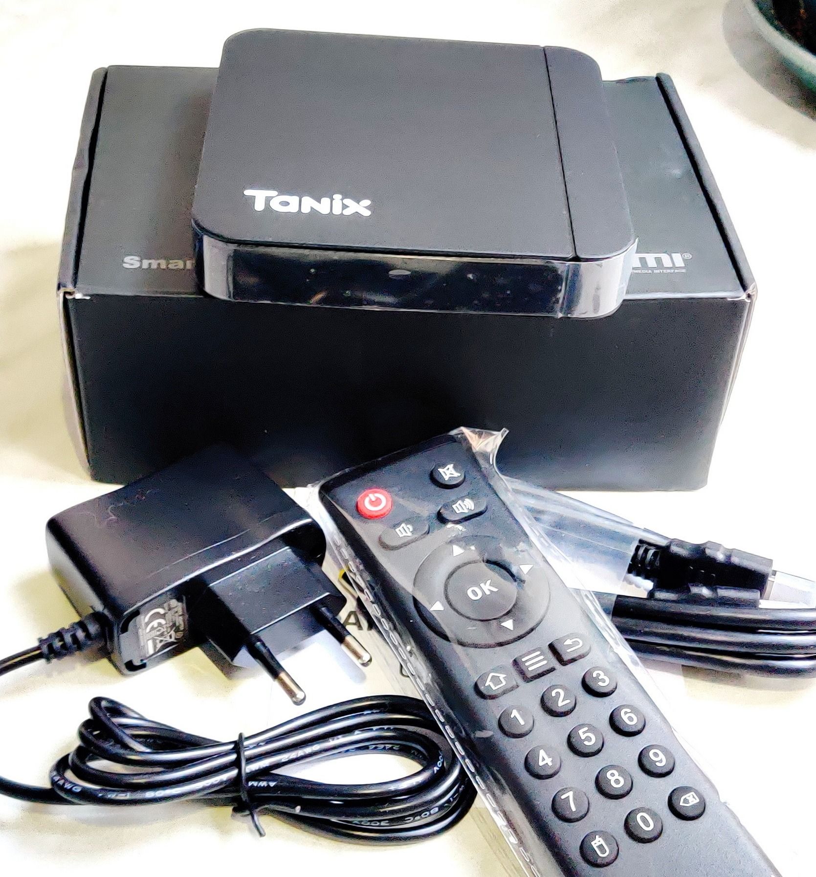 Tanix W2 2/16Gb  Android 11 TV BOX Смарт ТВ Amlogic S905W2