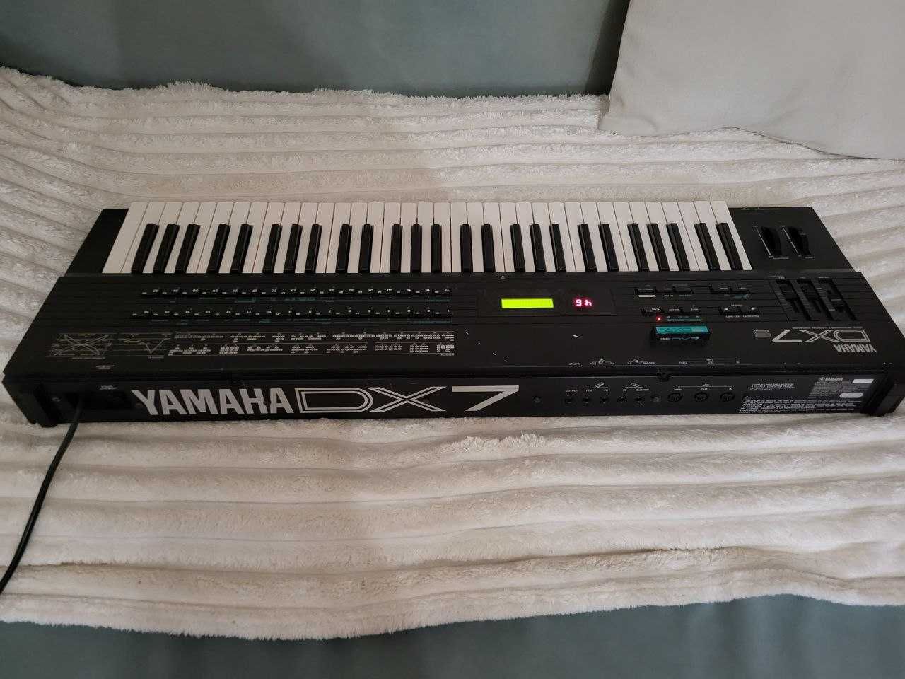 Аналоговий FM-синтезатор Yamaha DX-7s