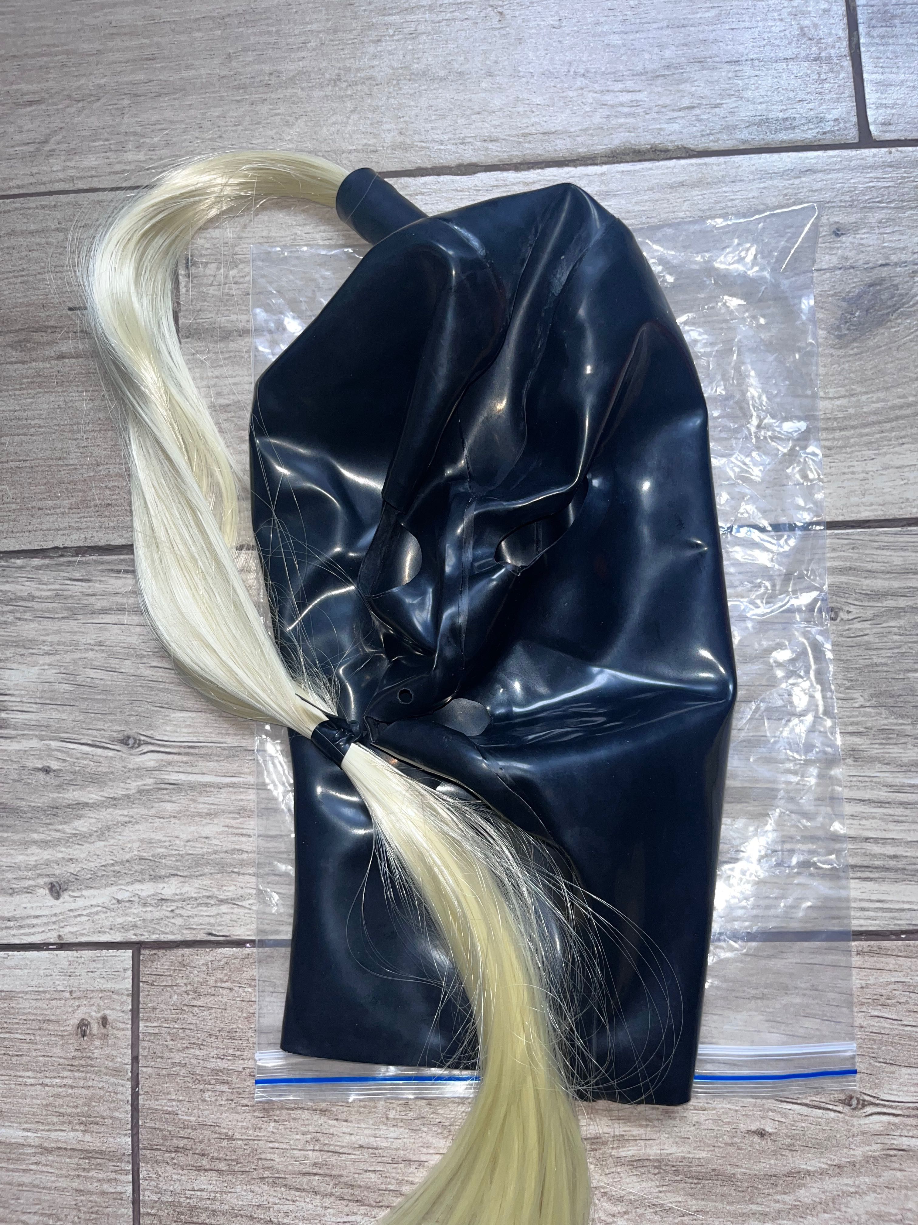 868/ OD RĘKI Foto Teatr Kostium Karnawał Maska M lateks 0,4 blond ogon