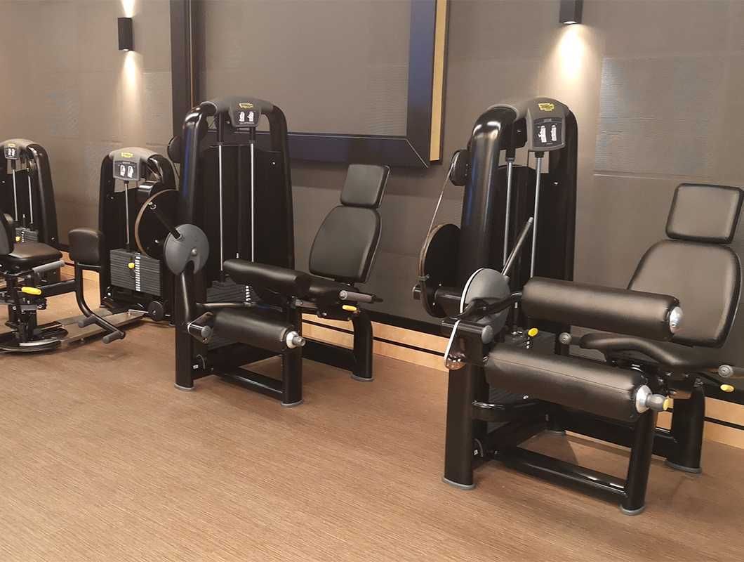 Technogym Selection zestaw 26 maszyn ze stosem/ wyposażenie siłowni
