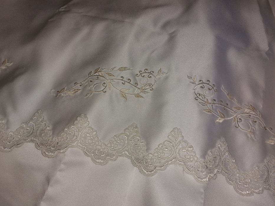 Sukienka ślubna biała