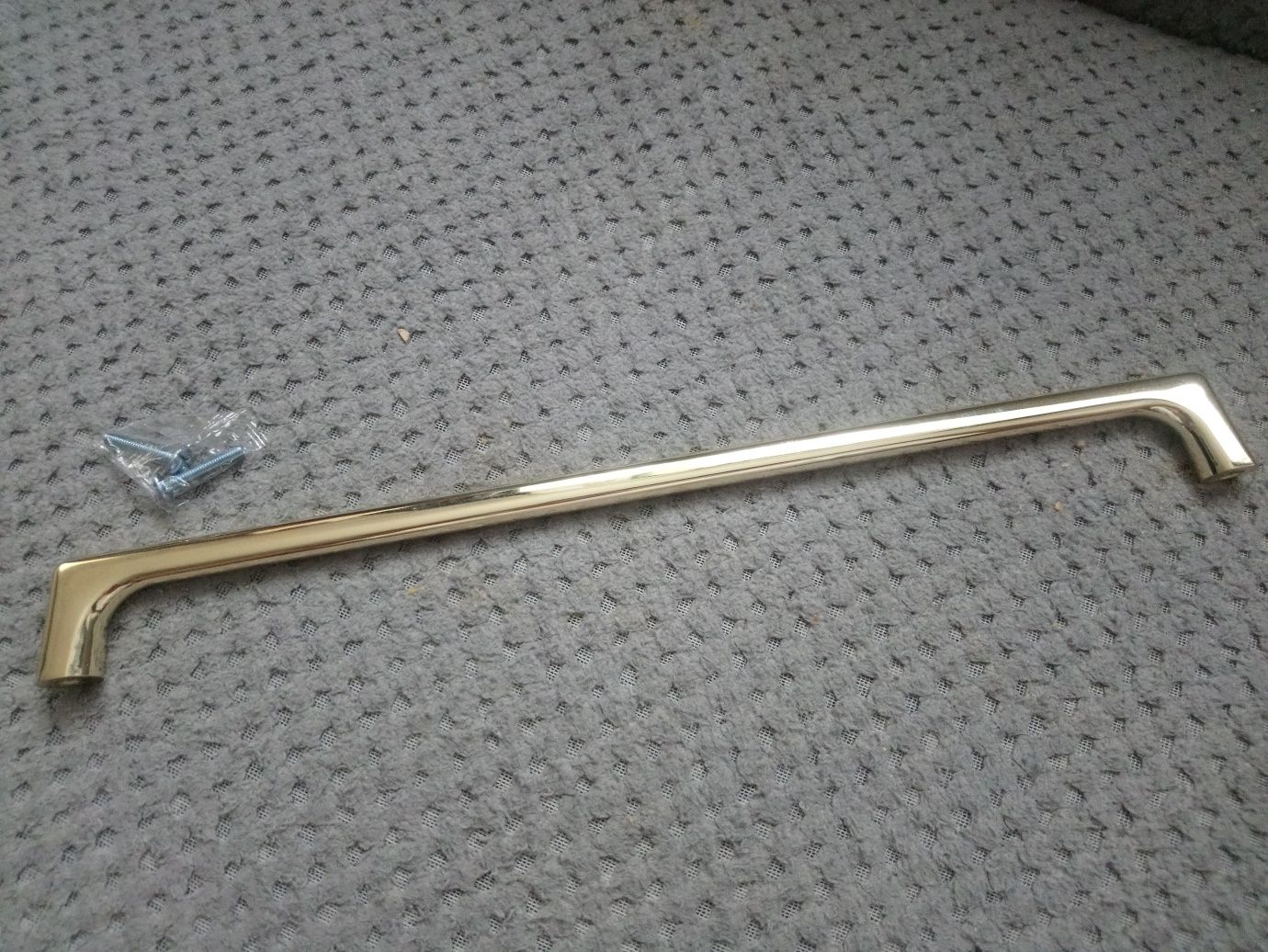 Uchwyt meblowy dlugi metal kolor mosiądz