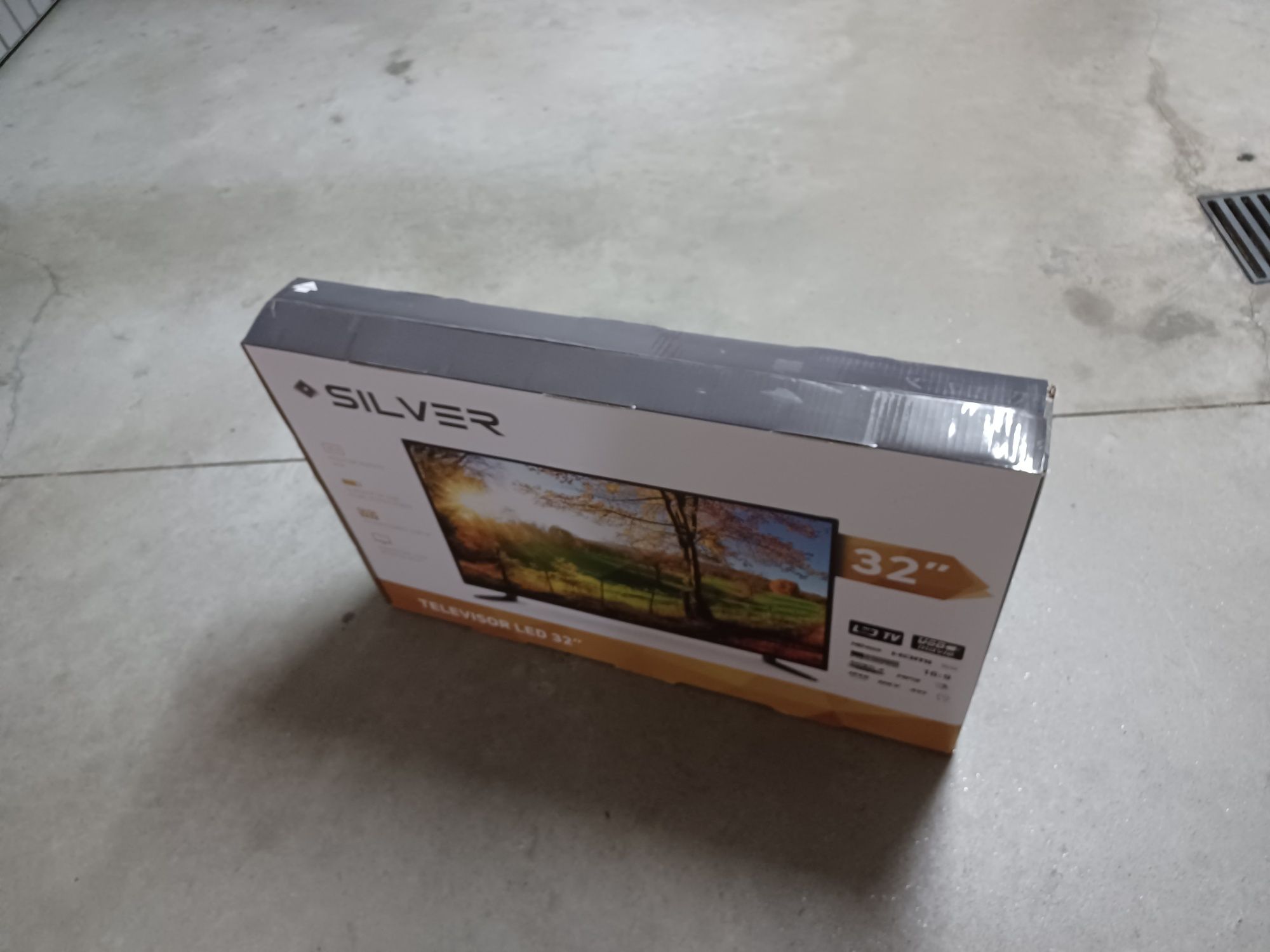 TV Led 32" Silver