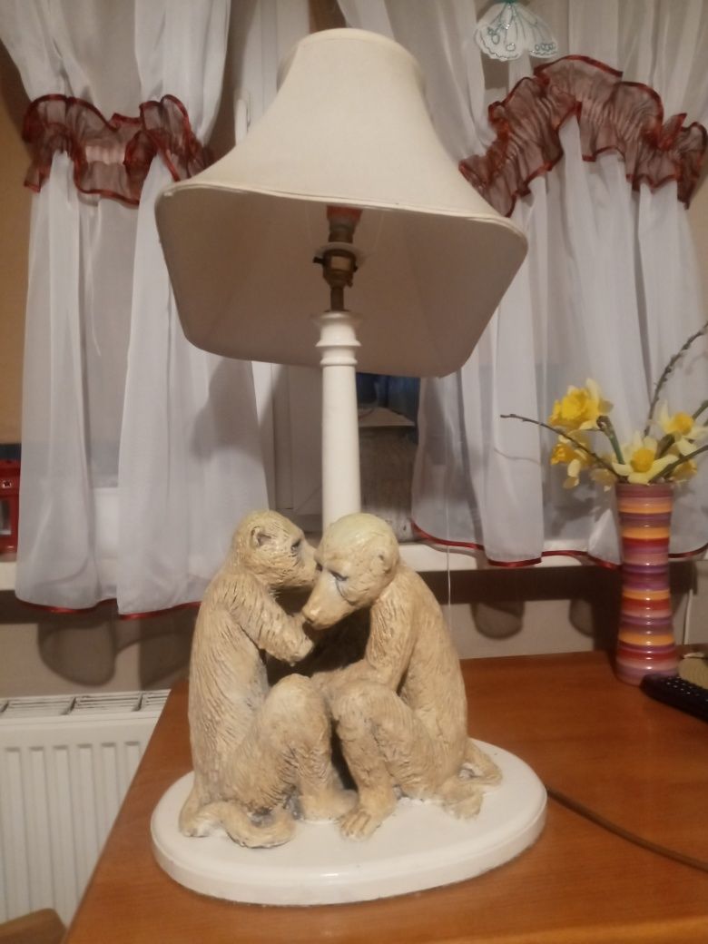 Lampka nocna z malpami