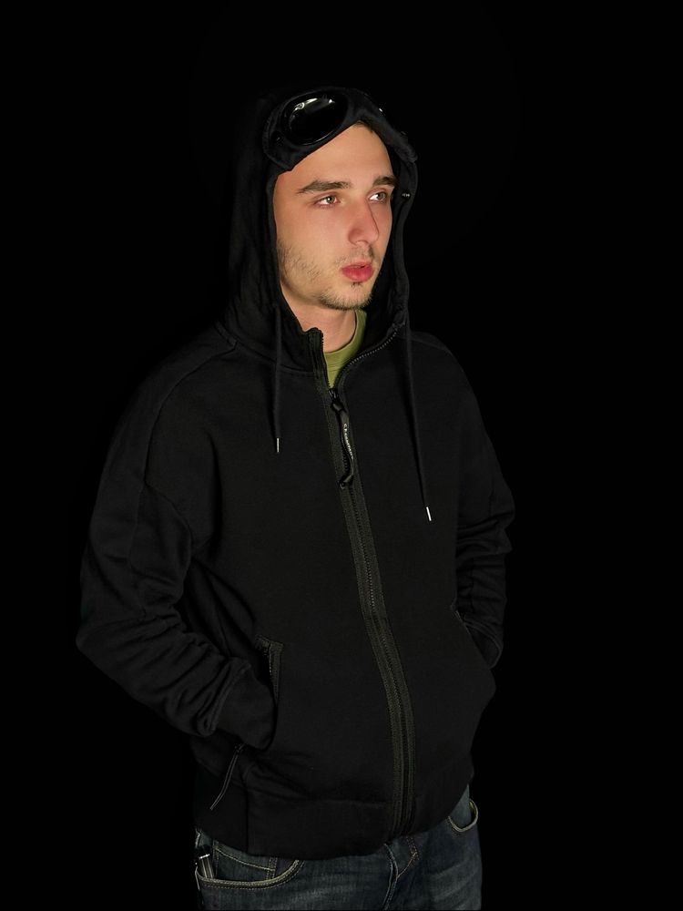 c.p. company diagonal raised goggle zip hoodie оригинал