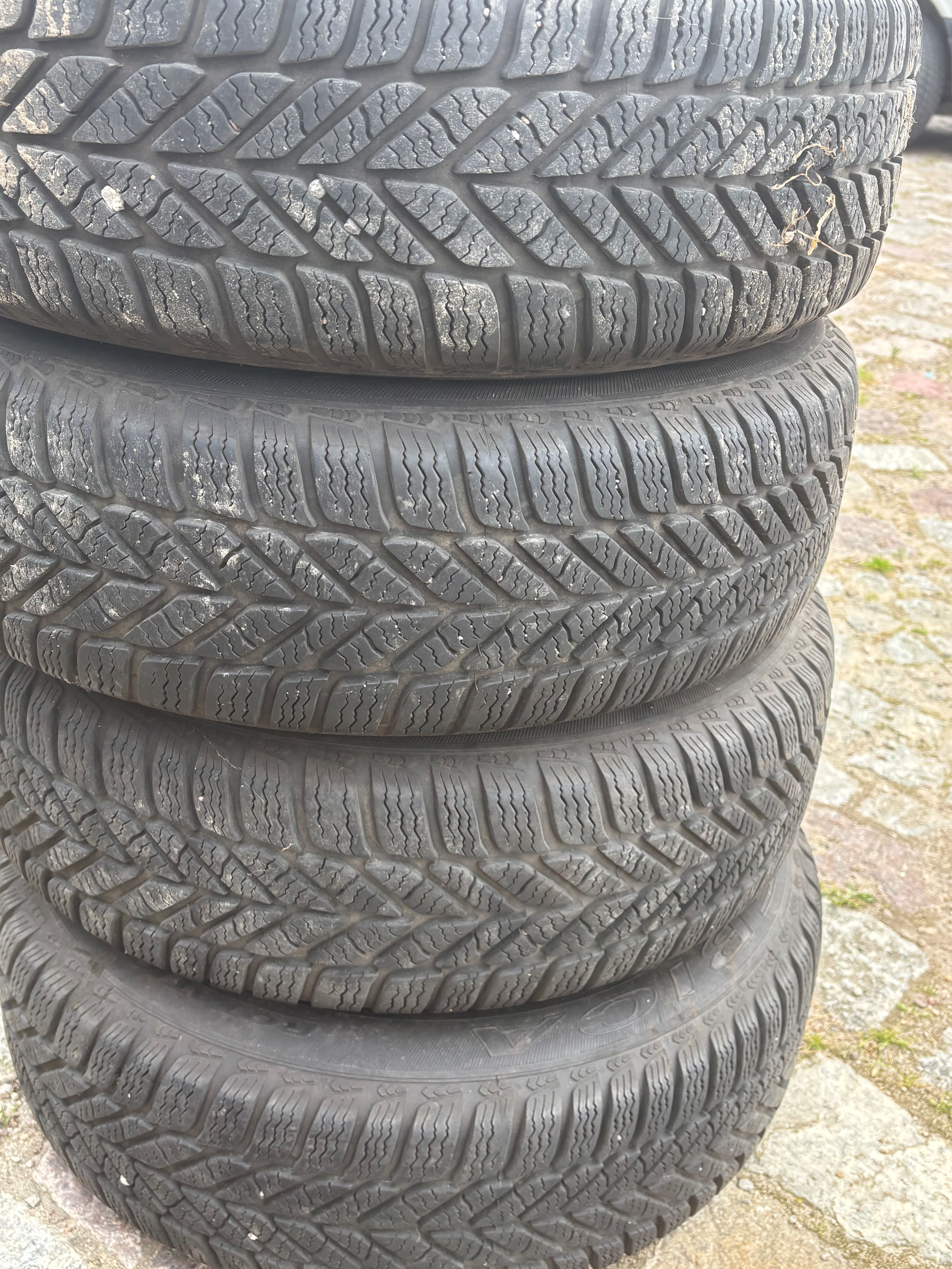 Koła 15 cali 4x100 z oponami zimowymi  185/65r15 w bdb stanie