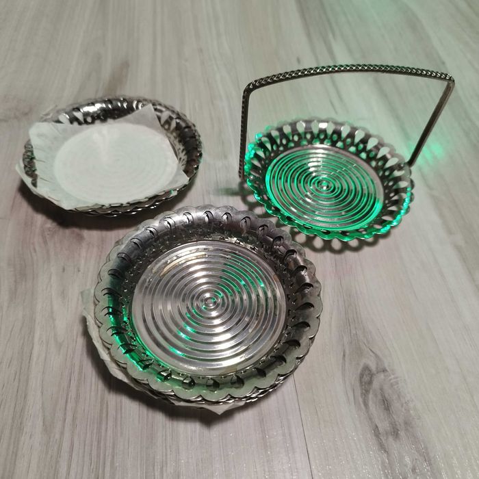 Podstawki pod szklanki i pod cukiernice.