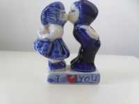 Porcelanowa para całujących się Holland Delft Blue Figurka Kocham cię