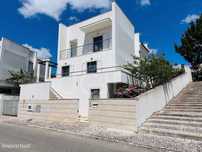 Moradia T4 com Garagem e Espaço Exterior - Vila Franca de Xira